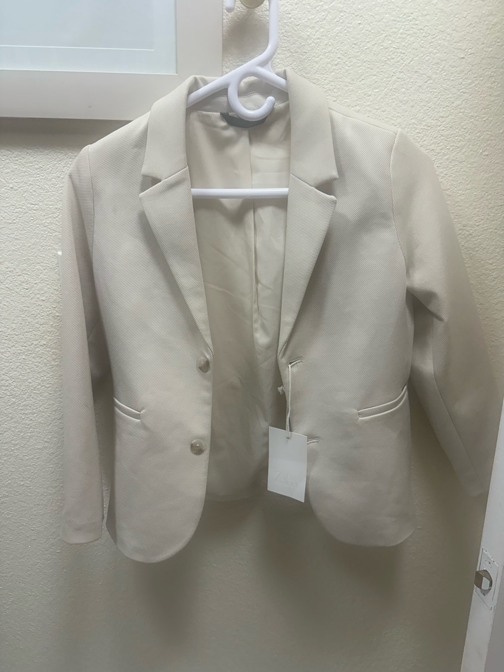 Zara Cream Tailored Notch-Lapel Blazer